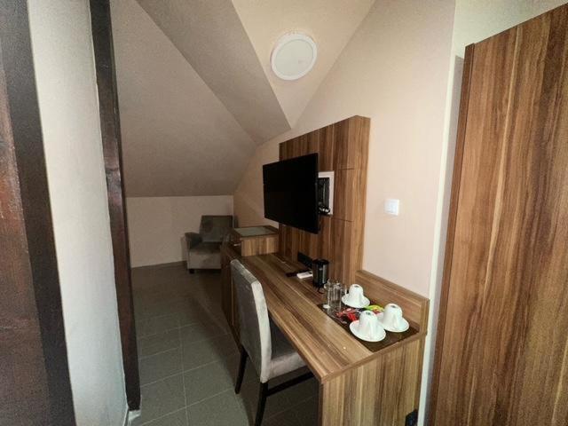 Jp Motel Mali Pariz Бор Экстерьер фото