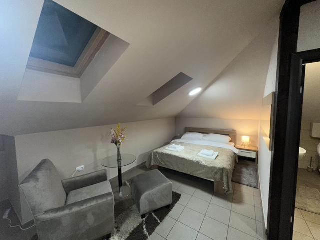Jp Motel Mali Pariz Бор Экстерьер фото
