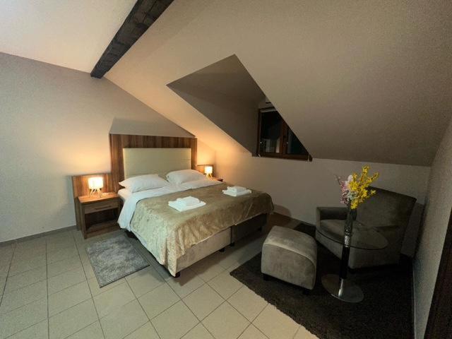 Jp Motel Mali Pariz Бор Экстерьер фото