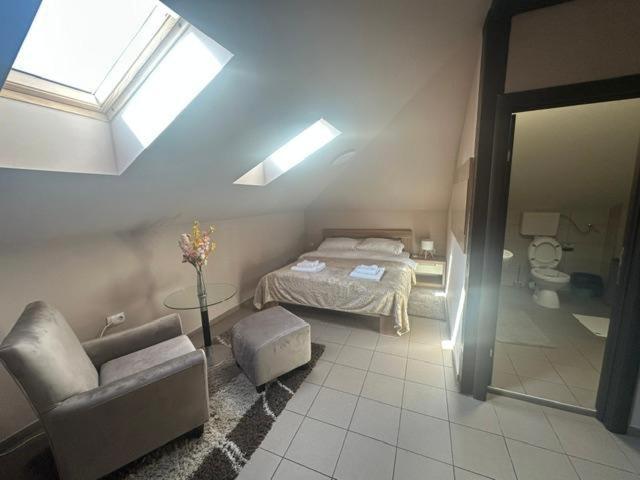 Jp Motel Mali Pariz Бор Экстерьер фото