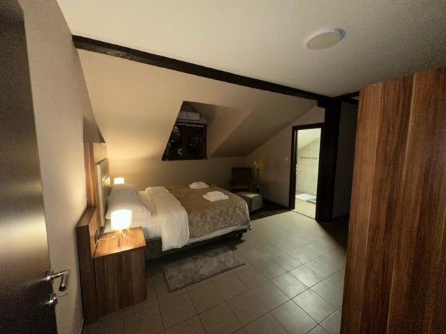 Jp Motel Mali Pariz Бор Экстерьер фото