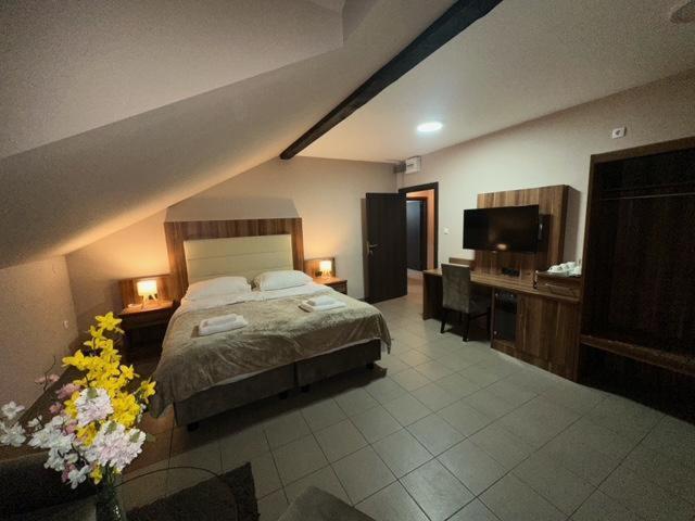 Jp Motel Mali Pariz Бор Экстерьер фото