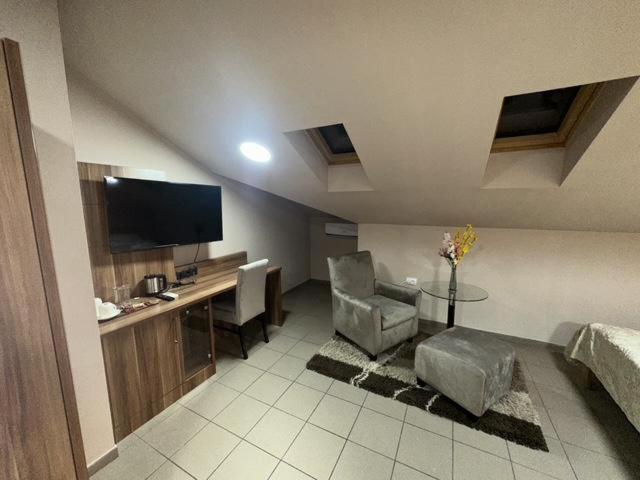 Jp Motel Mali Pariz Бор Экстерьер фото