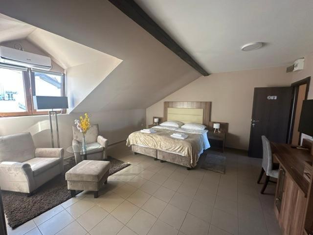 Jp Motel Mali Pariz Бор Экстерьер фото